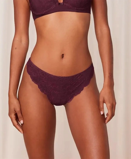 Triumph Brazilian String Amourette Charm